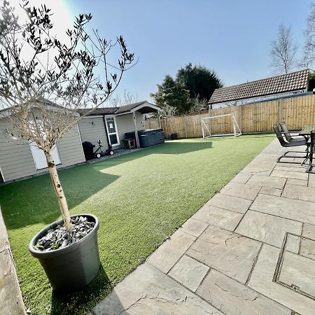 Four Corners Holiday Home Hot Tub & Sauna Ferndown Εξωτερικό φωτογραφία
