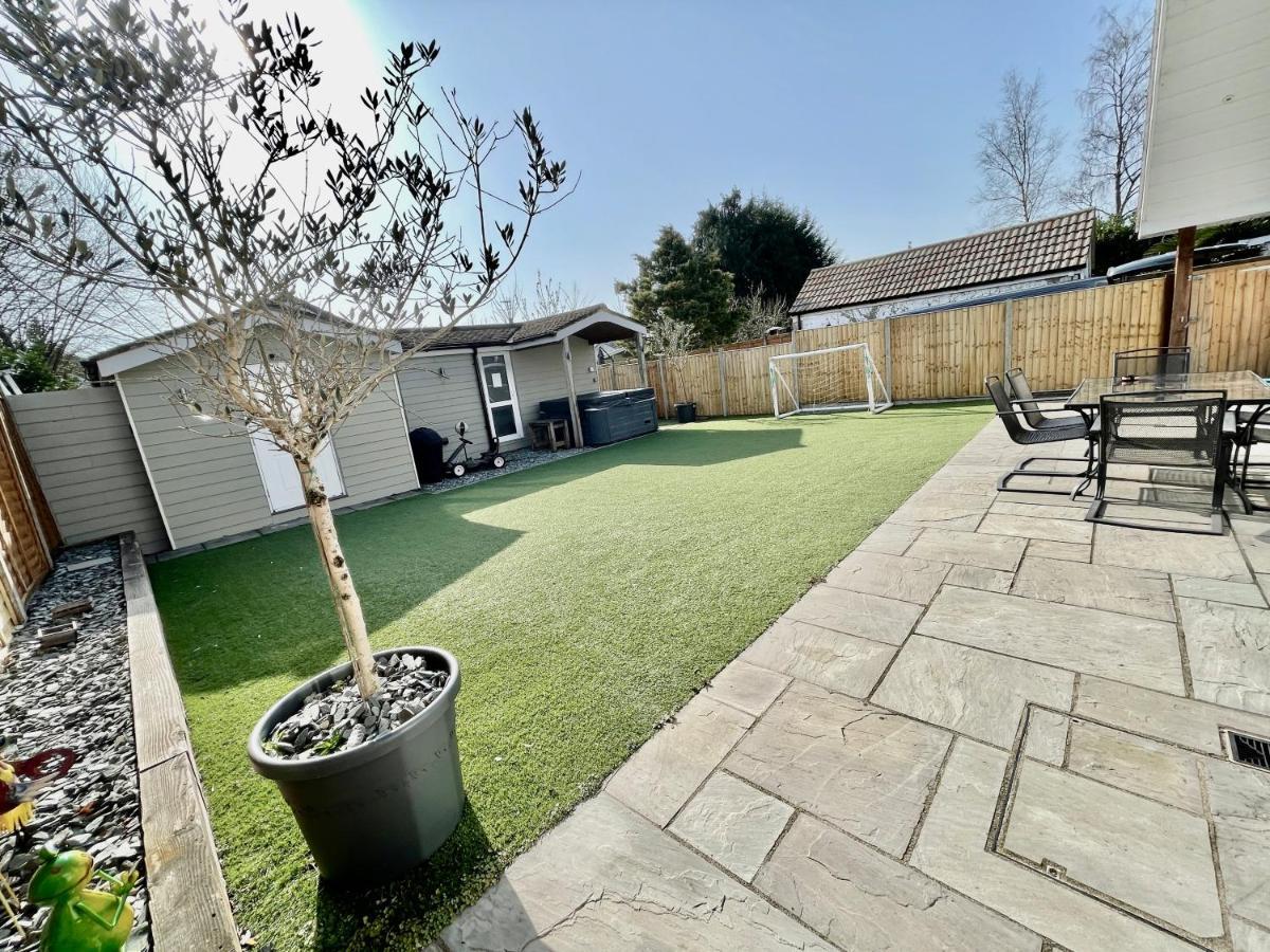 Four Corners Holiday Home Hot Tub & Sauna Ferndown Εξωτερικό φωτογραφία