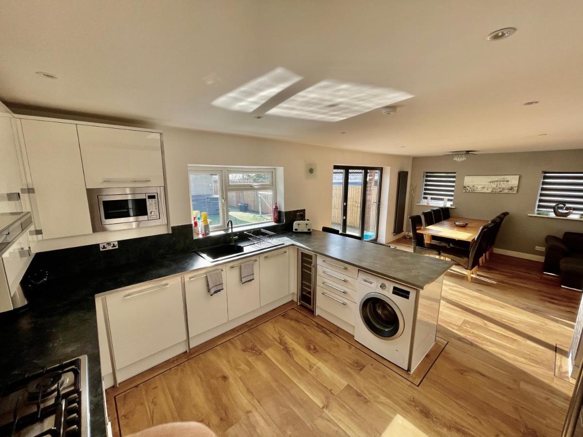 Four Corners Holiday Home Hot Tub & Sauna Ferndown Εξωτερικό φωτογραφία